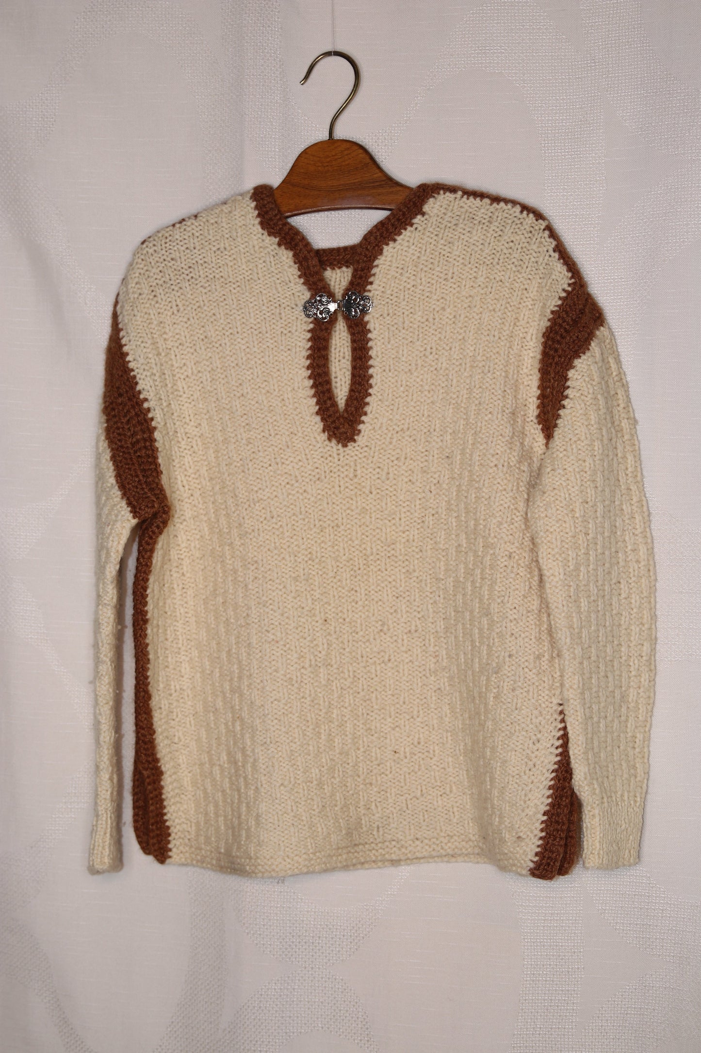 Unique 70s beige sweater brown accent