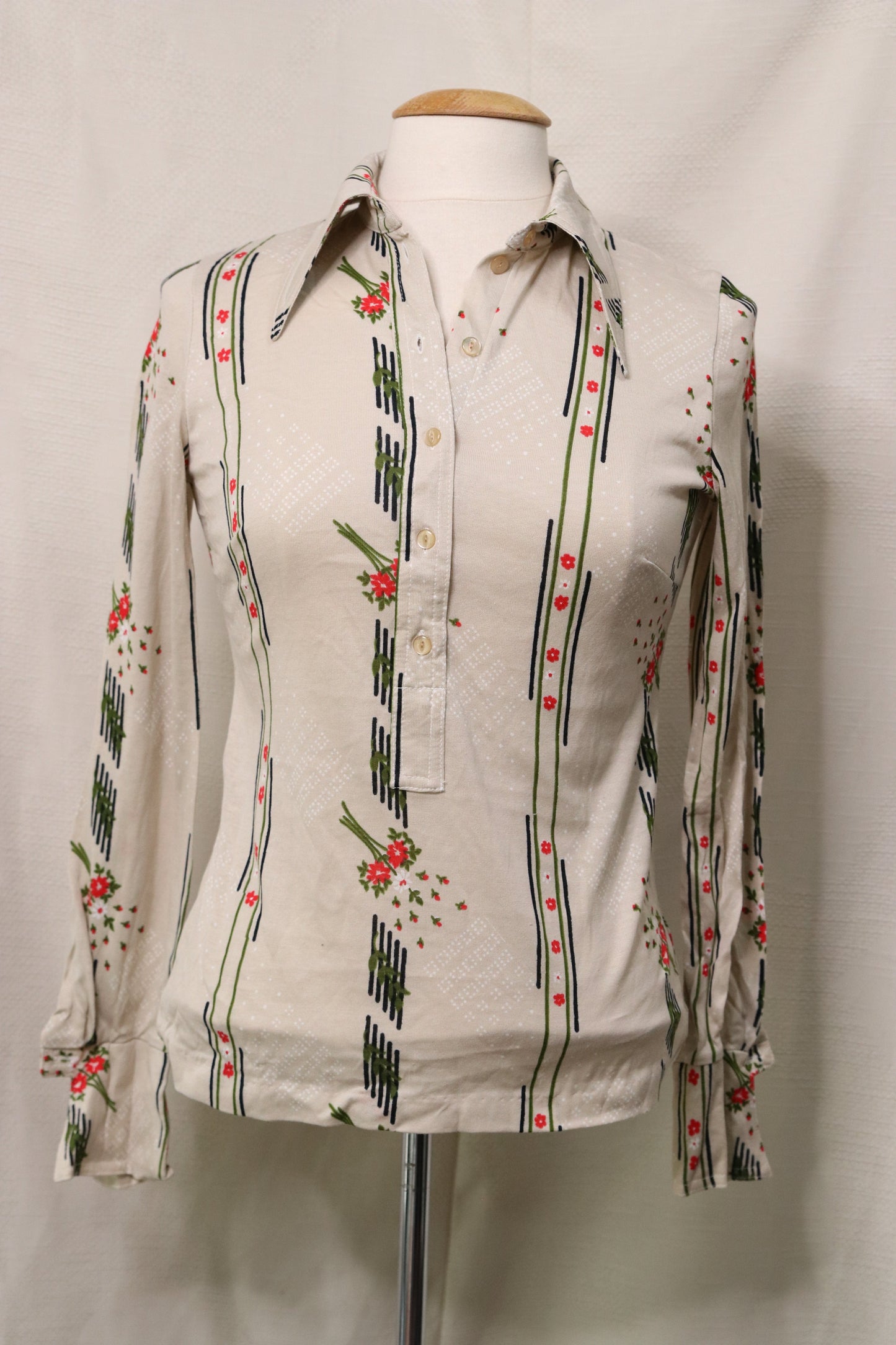 70s white floral line patterned dagger collar blouse