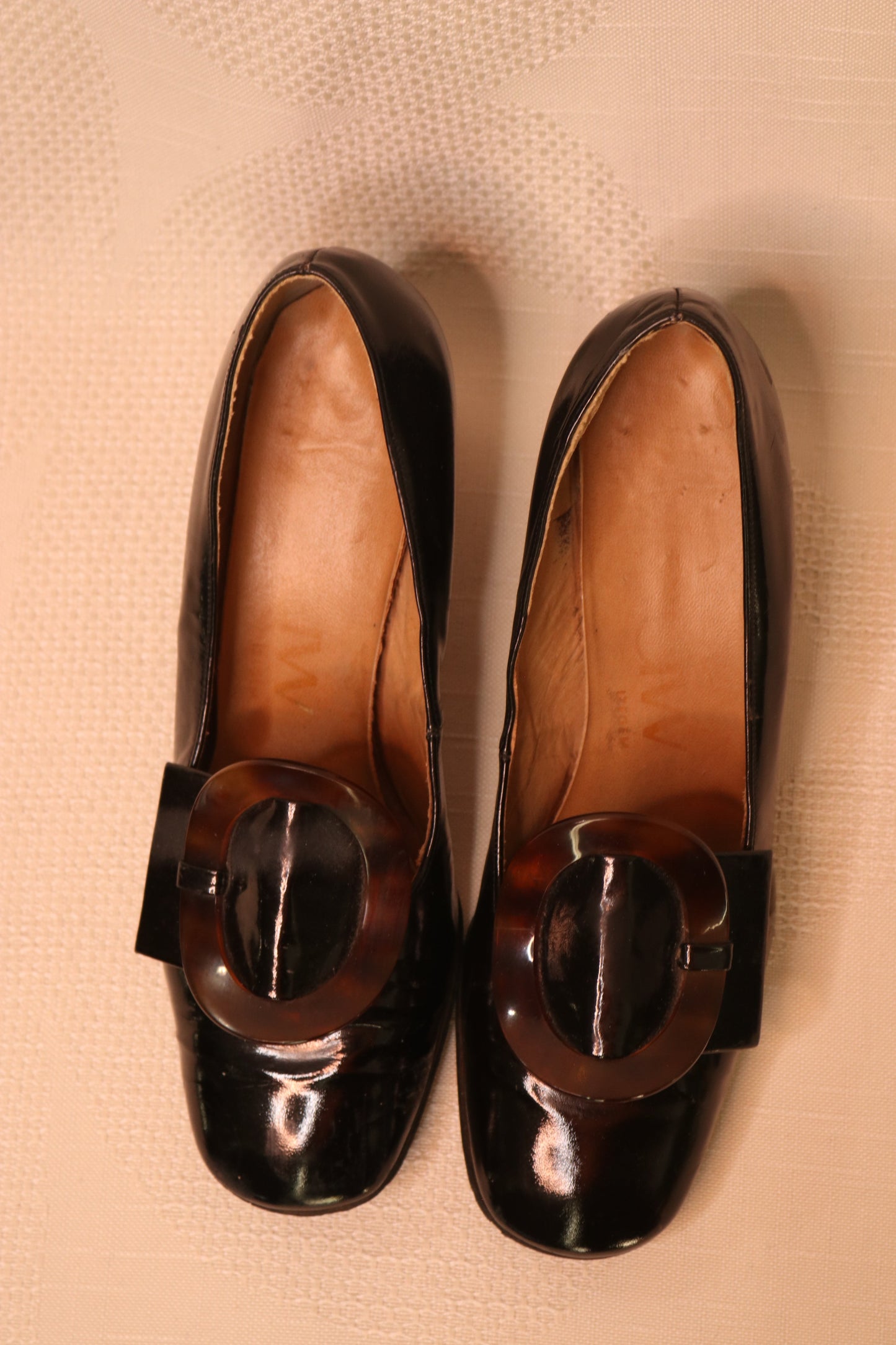 Black pumps with clasp