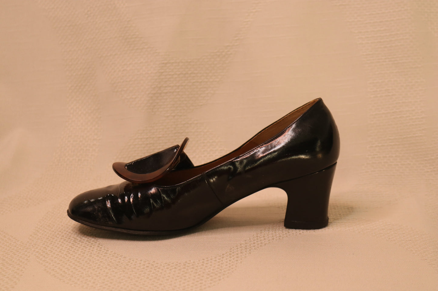 Black pumps with clasp