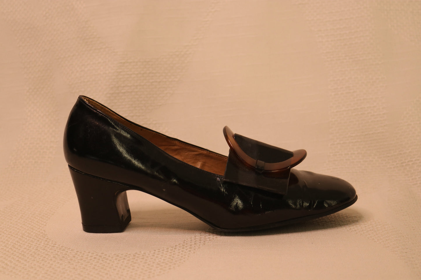 Black pumps with clasp