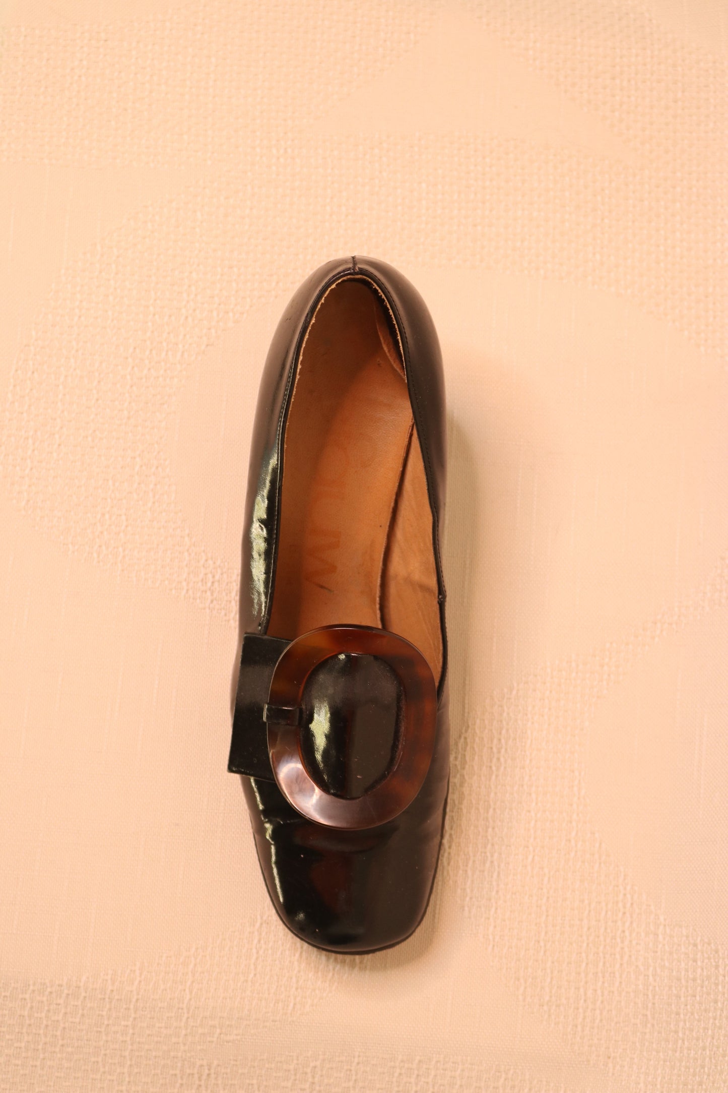 Black pumps with clasp