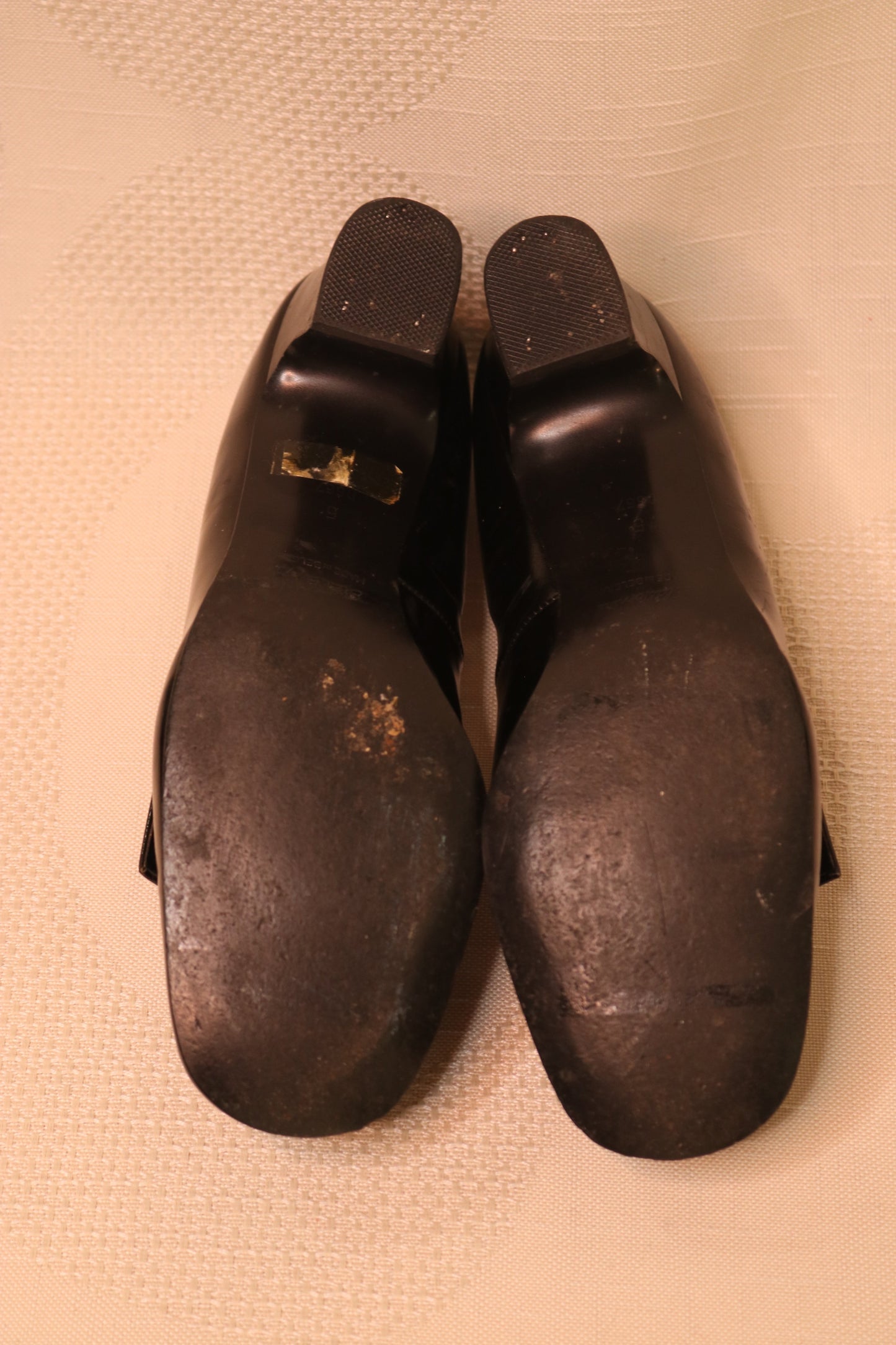 Black pumps with clasp