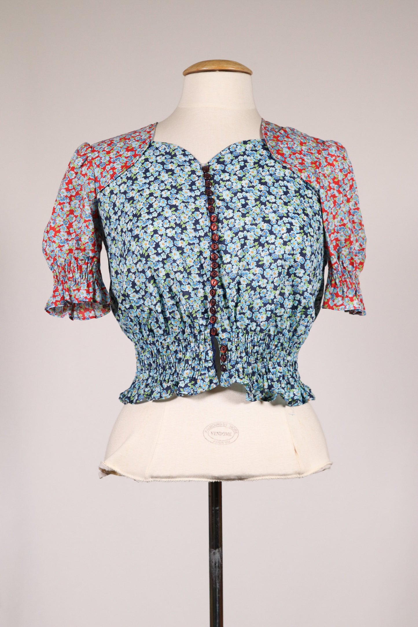 Unique 70s multibutton blouse
