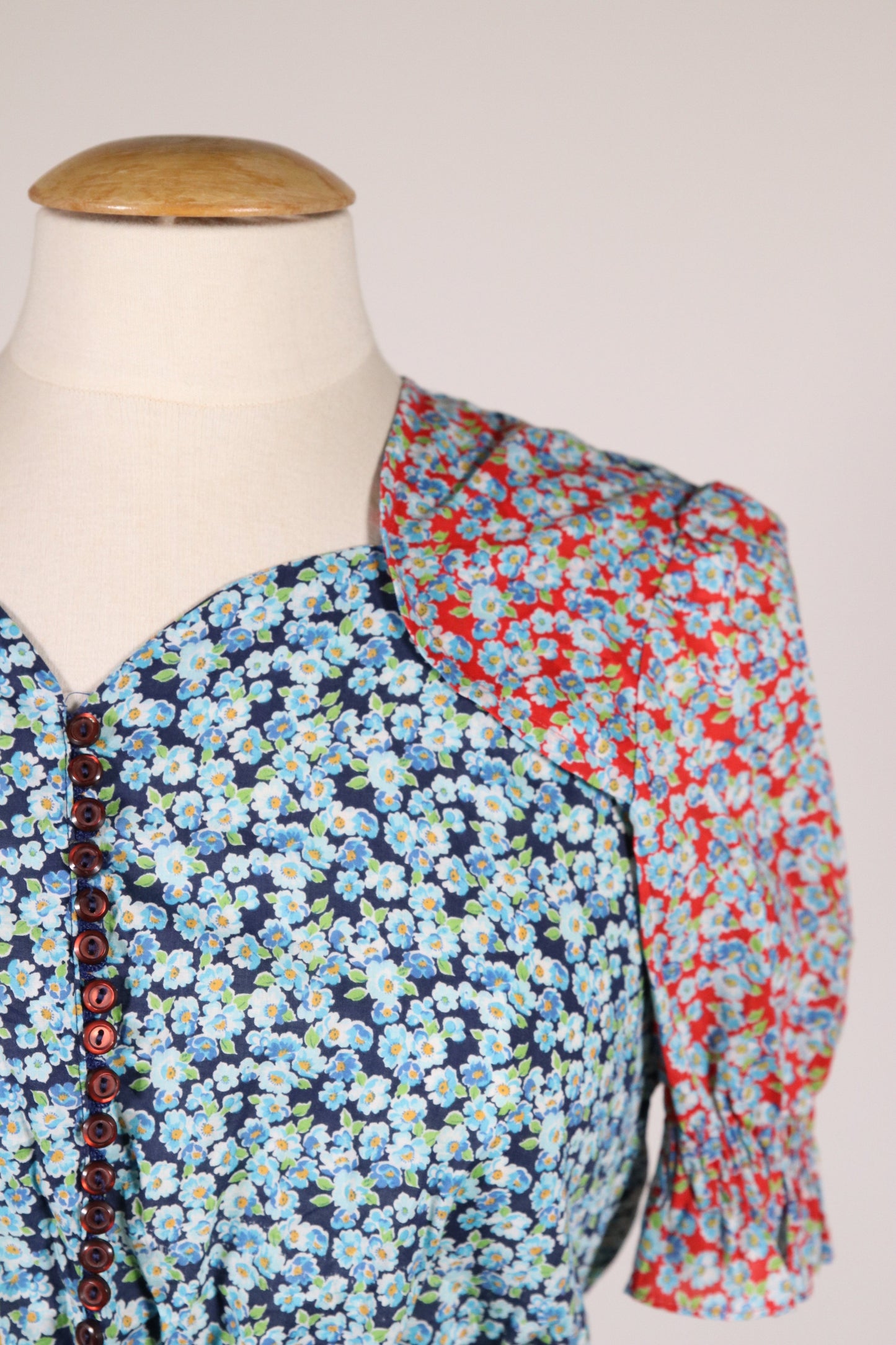 Unique 70s multibutton blouse