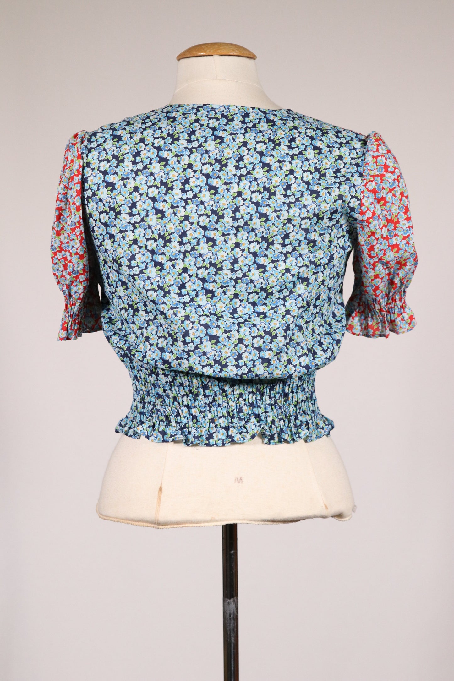 Unique 70s multibutton blouse