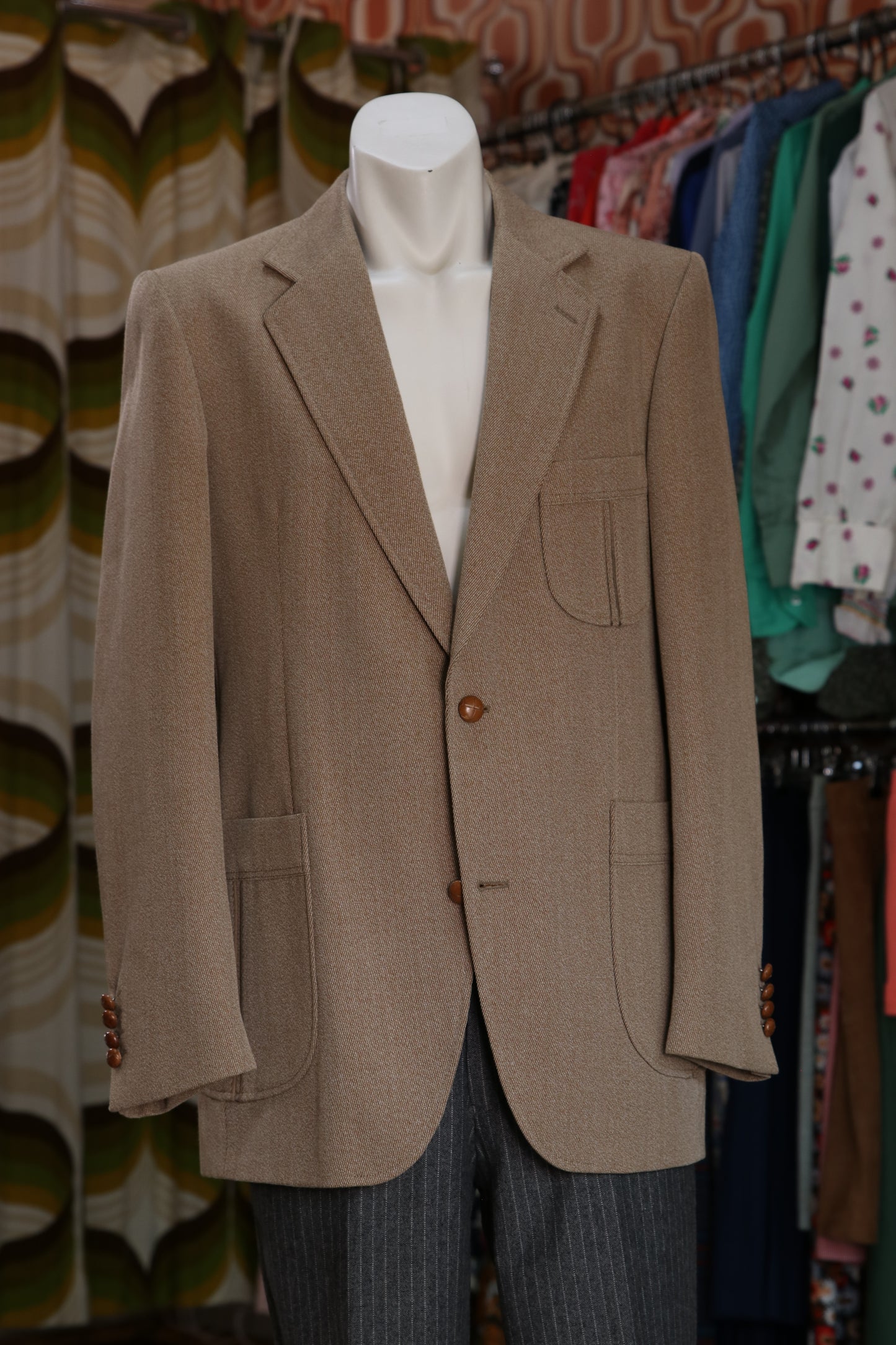 70s Khaki colbert with detailed brown buttons