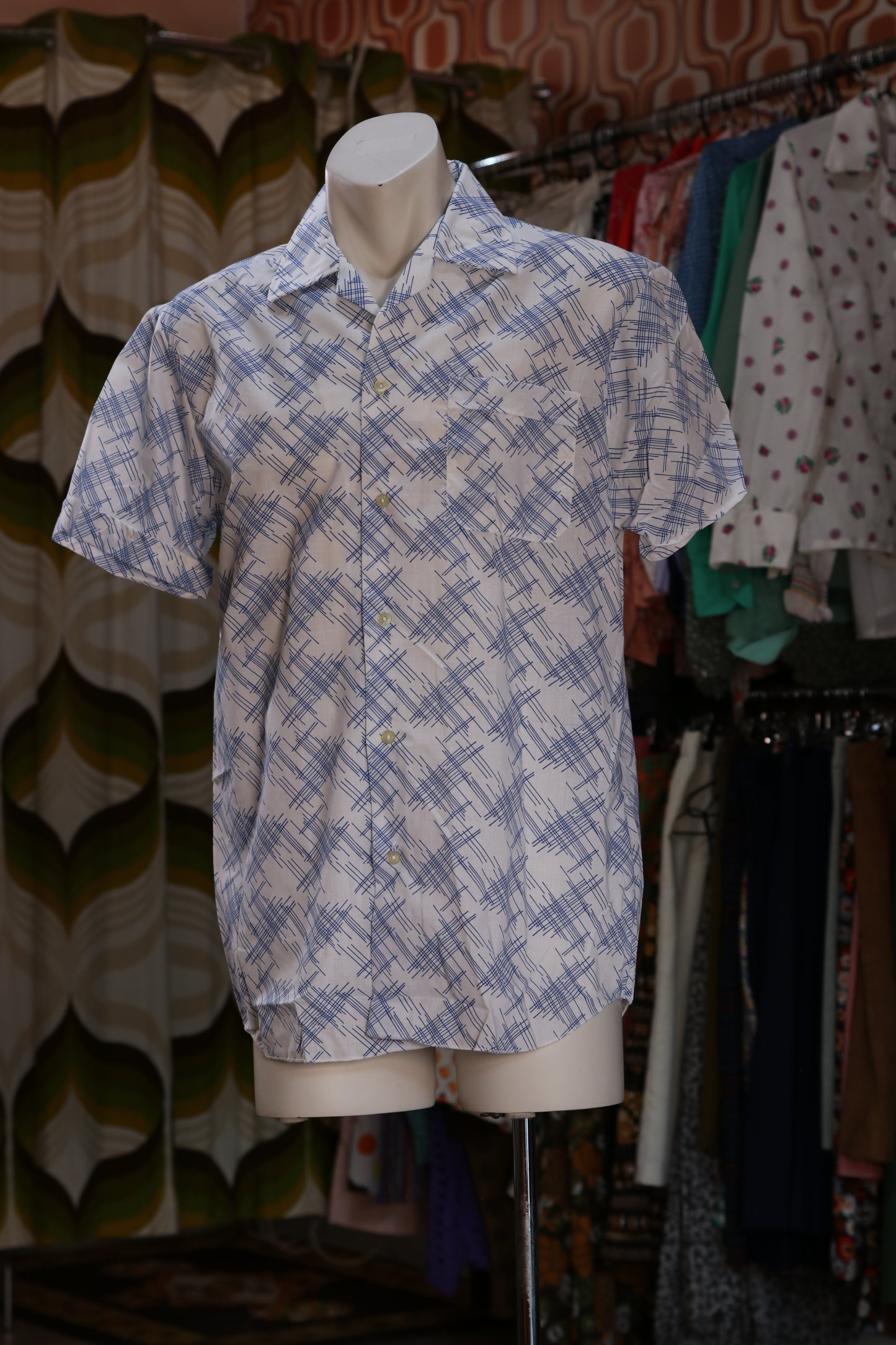1987 Patterned Yugoslavian mens shirt