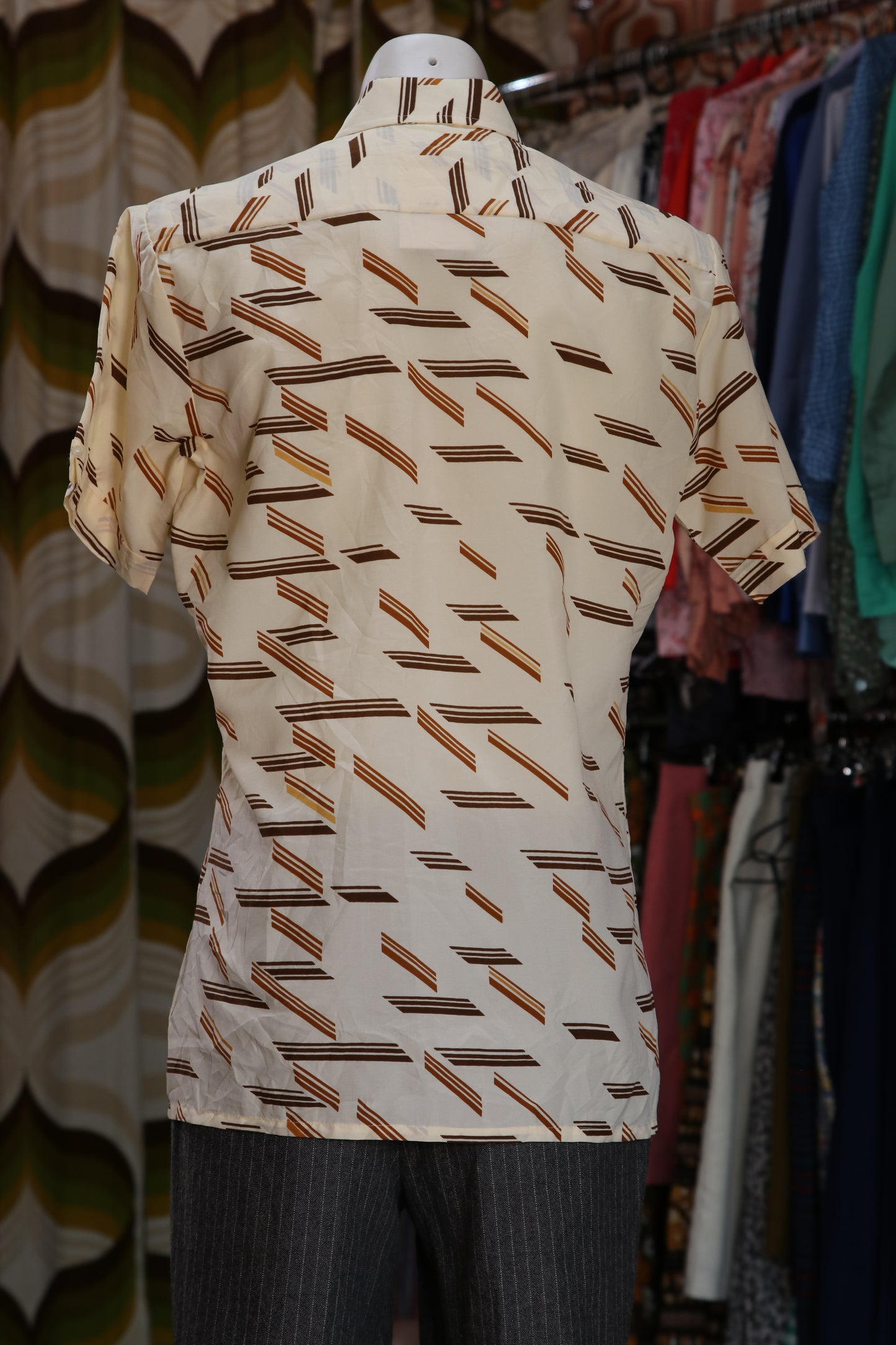 70s Short sleeve earthtone patterned shirt