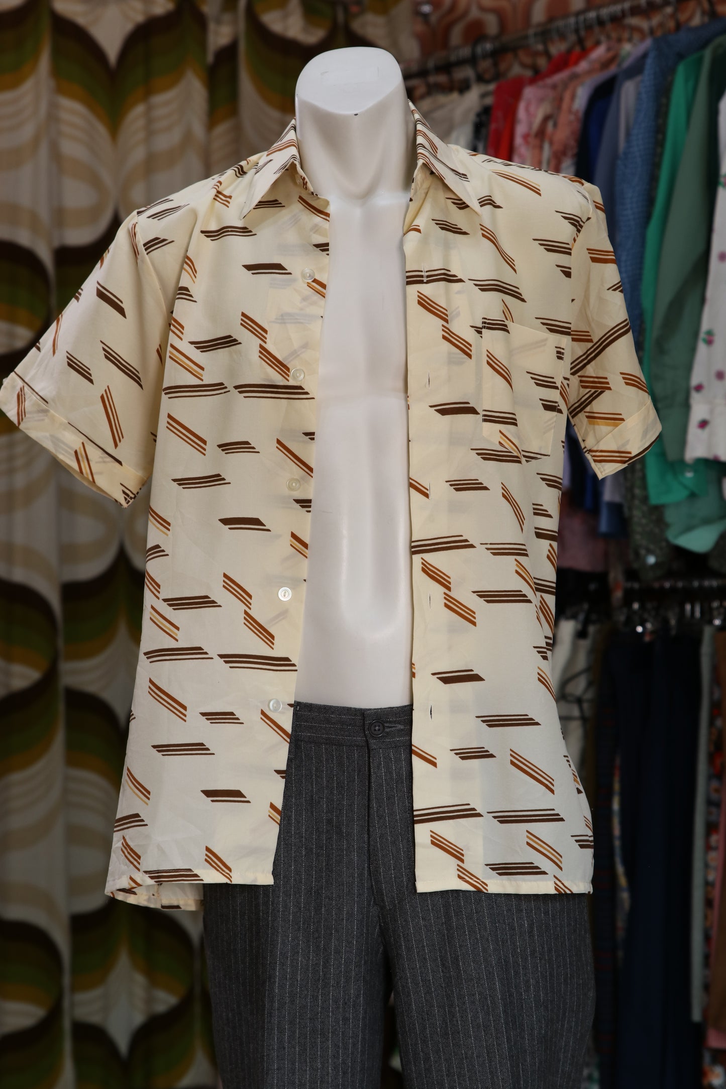 70s Short sleeve earthtone patterned shirt