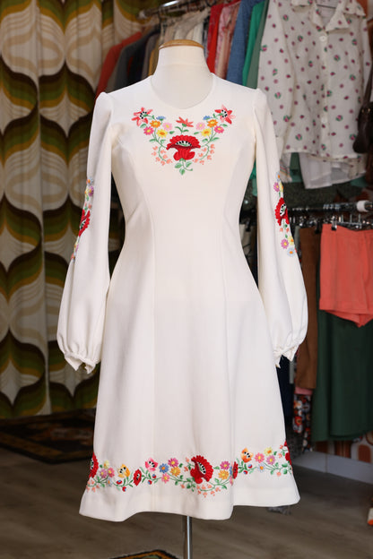 70s Embroidery folk dress with balloon sleeves