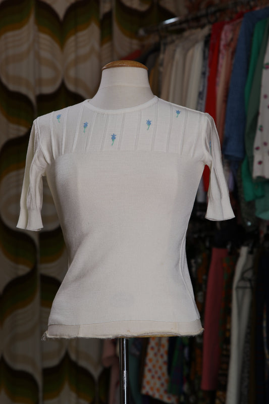 70s knitted short sleeve with embroidered flowers