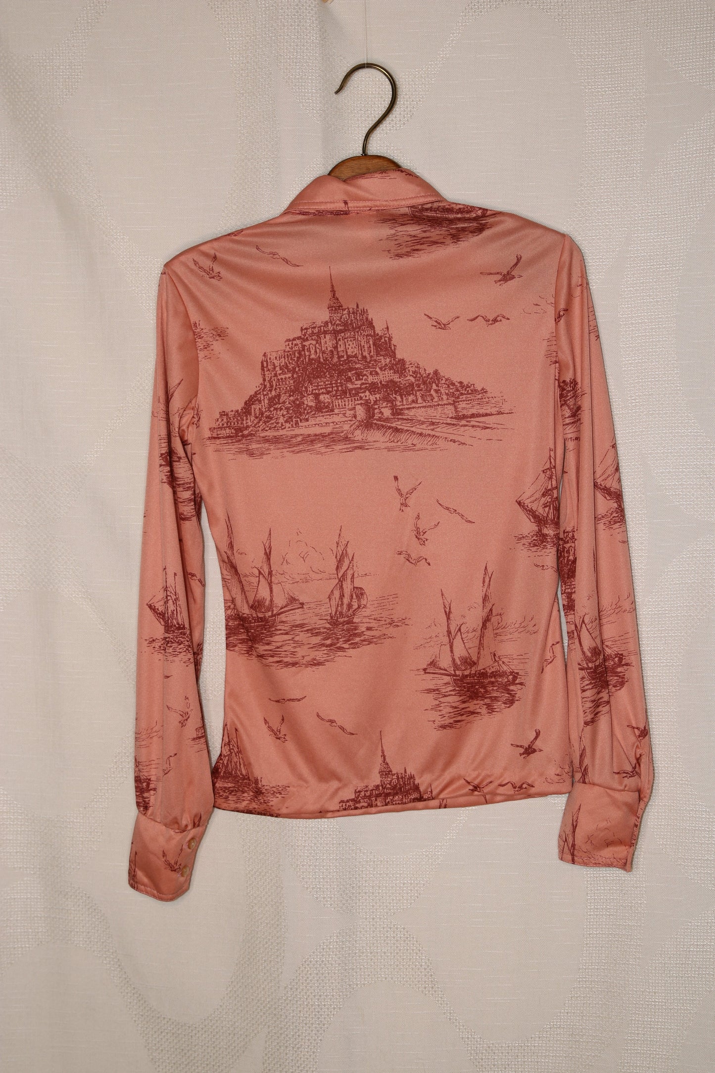 70s Salmon dagger collar blouse with print