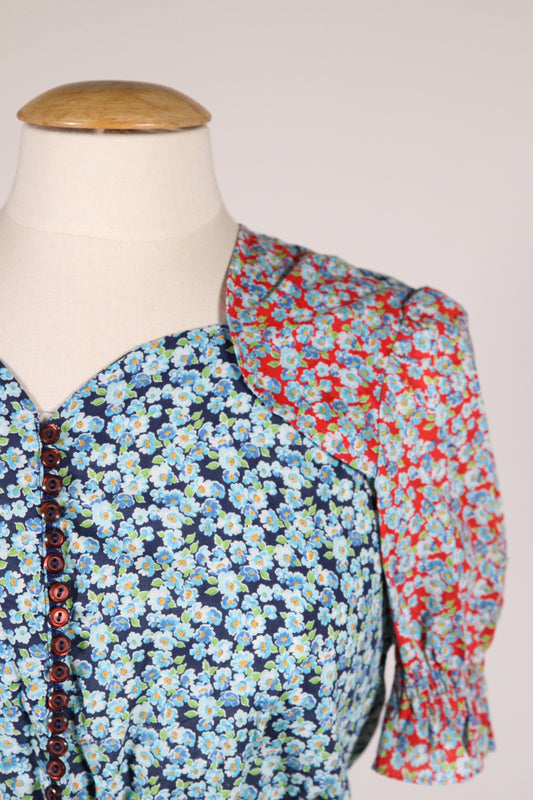 Unique 70s multibutton blouse